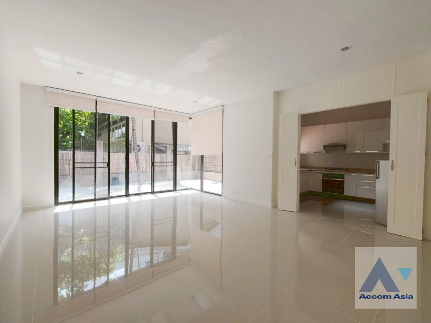 unitPet friendly |  Fully fitted Townhouse for rent ONLY 750m. To BTS Thong lo (11000701)