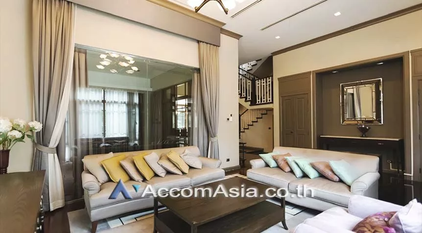  4 Bedrooms  House For Rent in Sukhumvit, Bangkok  near BTS Phra khanong (AA21228)