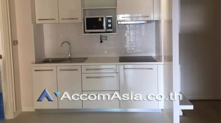  1 Bedroom  Condominium For Rent in Ploenchit, Bangkok  near BTS Ratchadamri (AA21236)