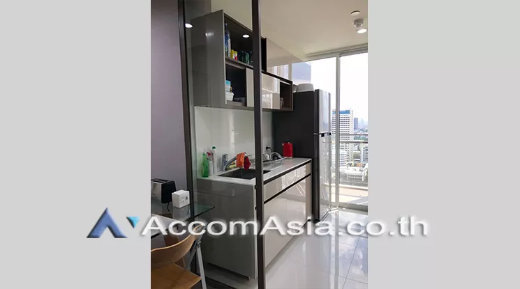 unit 1 Bedroom  Condominium For Rent in Silom, Bangkok  near BTS Surasak (AA21273)