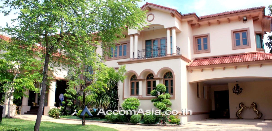  House in compound House  6 Bedroom for Rent BTS Bearing in Bangna Bangkok