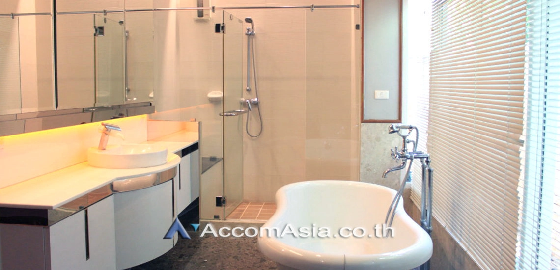 16  6 br House For Rent in Bangna ,Bangkok BTS Bearing at House in compound AA21276