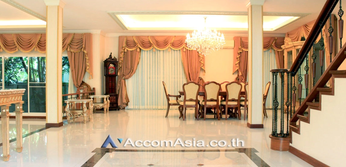  1  6 br House For Rent in Bangna ,Bangkok BTS Bearing at House in compound AA21276