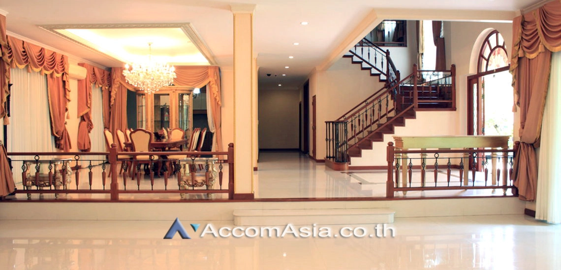 7  6 br House For Rent in Bangna ,Bangkok BTS Bearing at House in compound AA21276