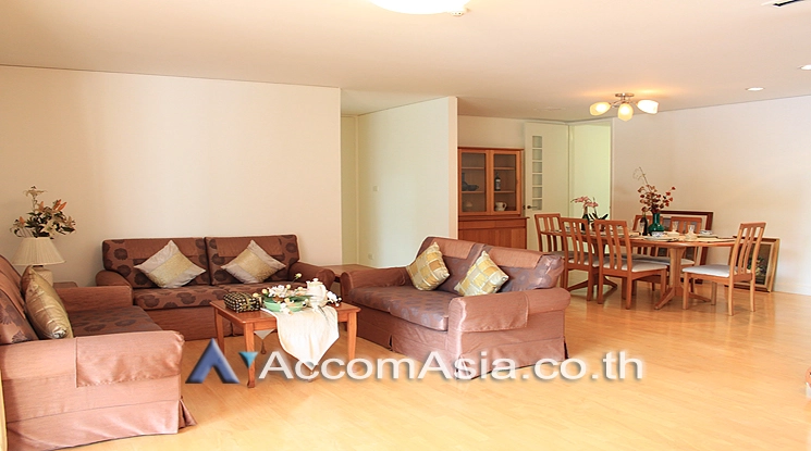 unitPet friendly |  Bright corner unit with natural light and private balcony in Sathorn (AA21289)