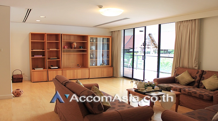 unitPet friendly |  Bright corner unit with natural light and private balcony in Sathorn (AA21289)