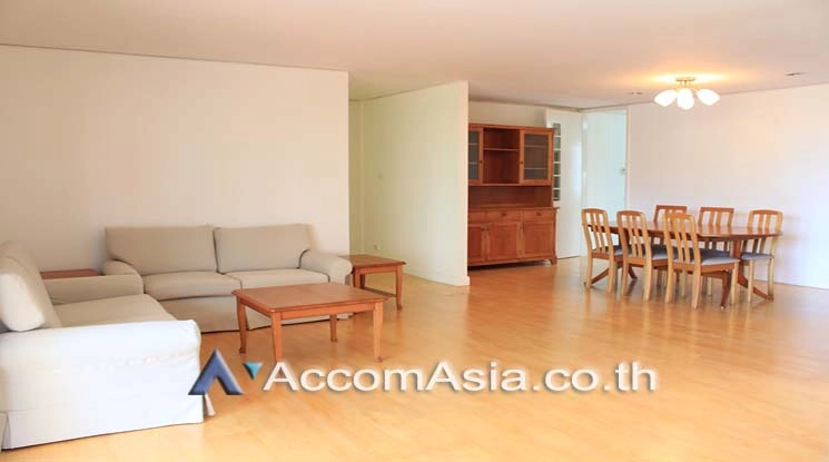 unitPet friendly |  Spacious apartment with balcony and classic wooden interiors in Sathorn (AA21290)