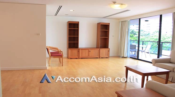 unitPet friendly |  Spacious apartment with balcony and classic wooden interiors in Sathorn (AA21290)