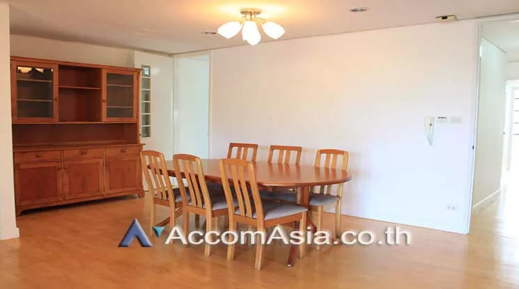 Pet friendly |  3 Bedrooms  Apartment For Rent in Sathorn, Bangkok  near BTS Sala Daeng - MRT Lumphini (AA21290)
