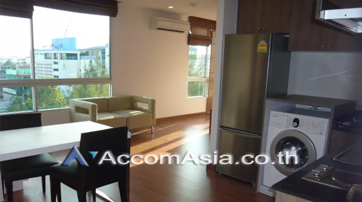  1 Bedroom  Condominium For Sale in Sukhumvit, Bangkok  near BTS Ekkamai (AA21321)