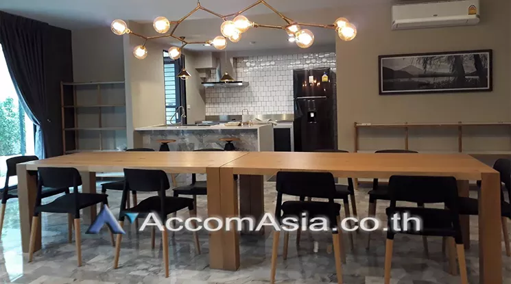 Duplex Condo, Pet friendly |  3 Bedrooms  Apartment For Rent in Sukhumvit, Bangkok  near BTS Asok - MRT Sukhumvit (AA21323)