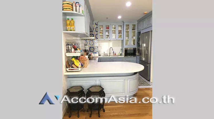 unit 2 Bedrooms  Condominium For Sale in Ploenchit, Bangkok  near BTS Ratchadamri (AA21333)