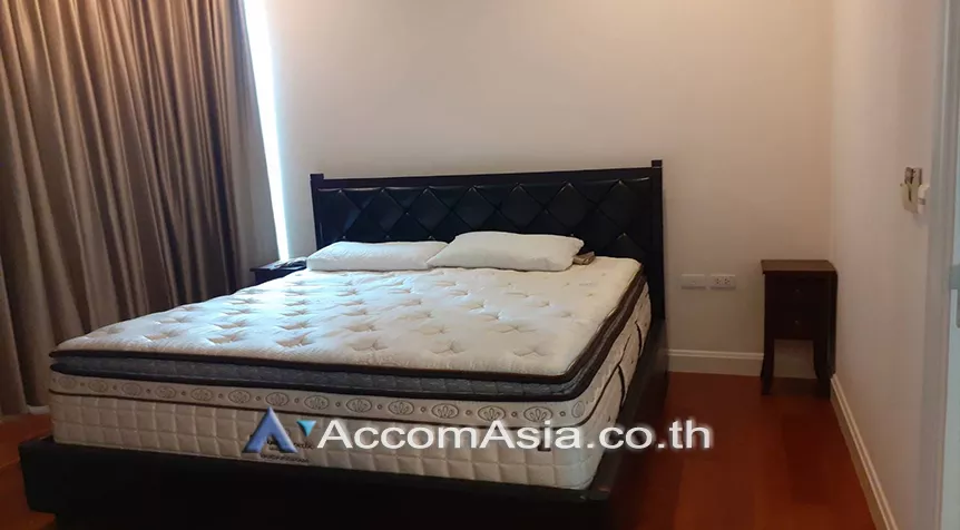  2 Bedrooms  Condominium For Rent in Ploenchit, Bangkok  near BTS Chitlom (AA21355)