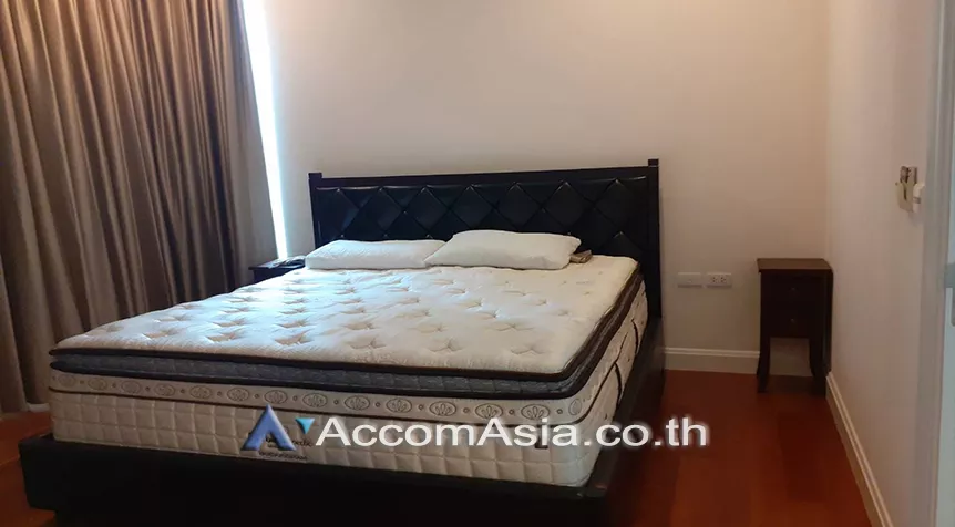 unit 2 Bedrooms  Condominium For Rent in Ploenchit, Bangkok  near BTS Chitlom (AA21355)