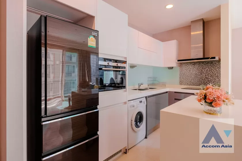  2 Bedrooms  Condominium For Rent in Ploenchit, Bangkok  near BTS Chitlom (AA21356)