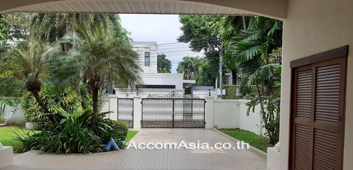4  5 br House for rent and sale in Pattanakarn ,Bangkok BTS On Nut at Panya Pattanakarn Village AA21371