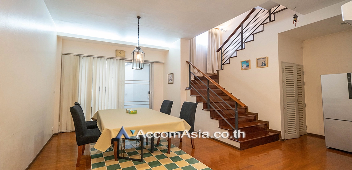 unit 3 Bedrooms  House For Rent & Sale in Sukhumvit, Bangkok  near BTS Phra khanong (AA21385)