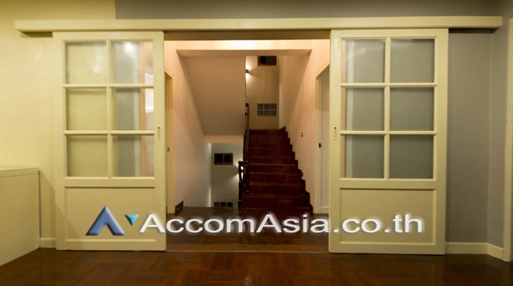 27  5 br Townhouse for rent and sale in Sukhumvit ,Bangkok BTS Thong Lo AA21398