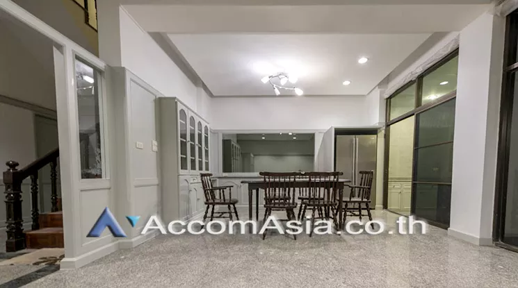 Home Office, Pet friendly |  5 Bedrooms  Townhouse For Rent in Sukhumvit, Bangkok  near BTS Thong Lo (AA21398)
