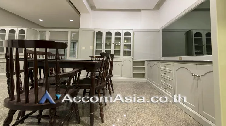 5  5 br Townhouse For Rent in sukhumvit ,Bangkok BTS Thong Lo AA21398