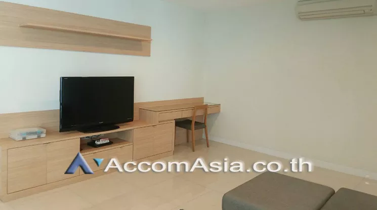 unit 4 Bedrooms  Apartment For Rent in Sukhumvit, Bangkok  near BTS Ekkamai (AA21416)