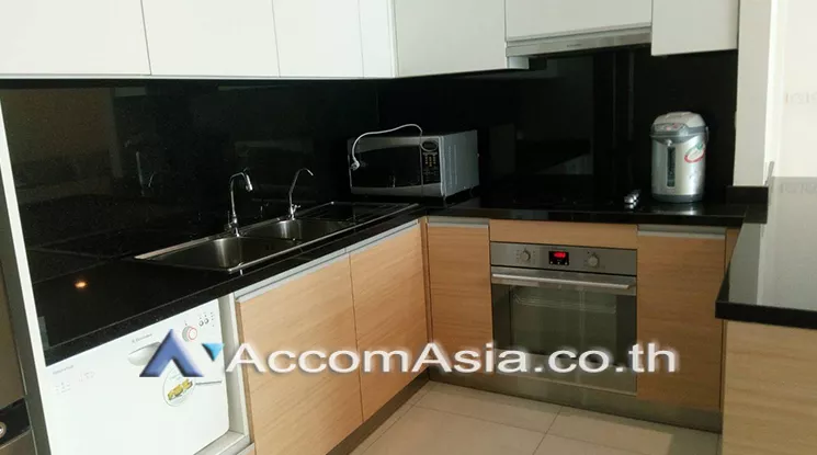 unit 4 Bedrooms  Apartment For Rent in Sukhumvit, Bangkok  near BTS Ekkamai (AA21416)