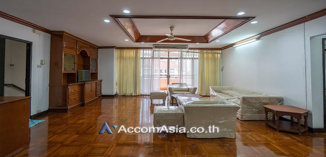 Pet friendly |  3 Bedrooms  Apartment For Rent in Sukhumvit, Bangkok  near BTS Nana (AA21420)