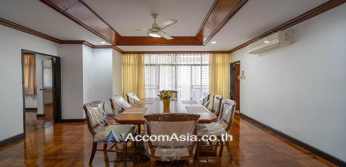 Pet friendly |  3 Bedrooms  Apartment For Rent in Sukhumvit, Bangkok  near BTS Nana (AA21420)