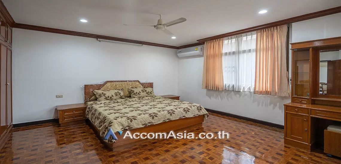 5  3 br Apartment For Rent in Sukhumvit ,Bangkok BTS Nana at Low rise and Peaceful AA21420