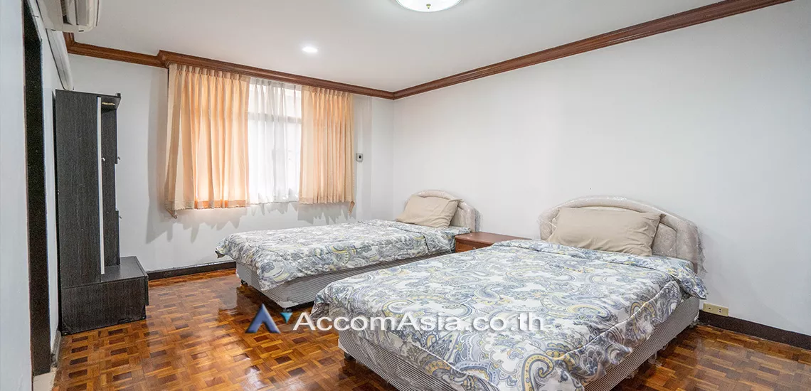 6  3 br Apartment For Rent in Sukhumvit ,Bangkok BTS Nana at Low rise and Peaceful AA21420