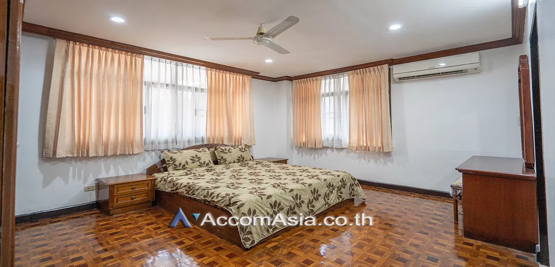7  3 br Apartment For Rent in Sukhumvit ,Bangkok BTS Nana at Low rise and Peaceful AA21420