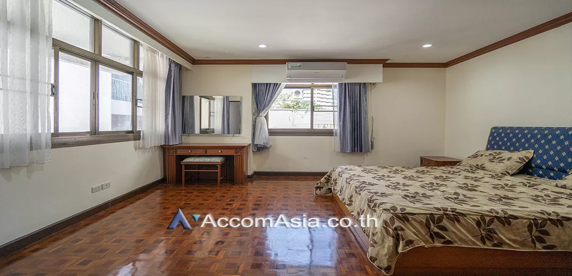 Pet friendly |  3 Bedrooms  Apartment For Rent in Sukhumvit, Bangkok  near BTS Nana (AA21421)
