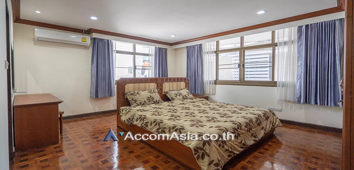 6  3 br Apartment For Rent in Sukhumvit ,Bangkok BTS Nana at Low rise and Peaceful AA21421