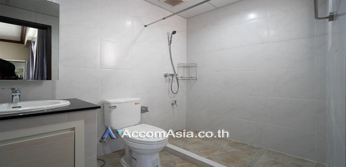 7  3 br Apartment For Rent in Sukhumvit ,Bangkok BTS Nana at Low rise and Peaceful AA21421
