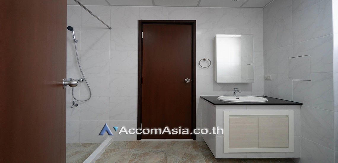 9  3 br Apartment For Rent in Sukhumvit ,Bangkok BTS Nana at Low rise and Peaceful AA21421
