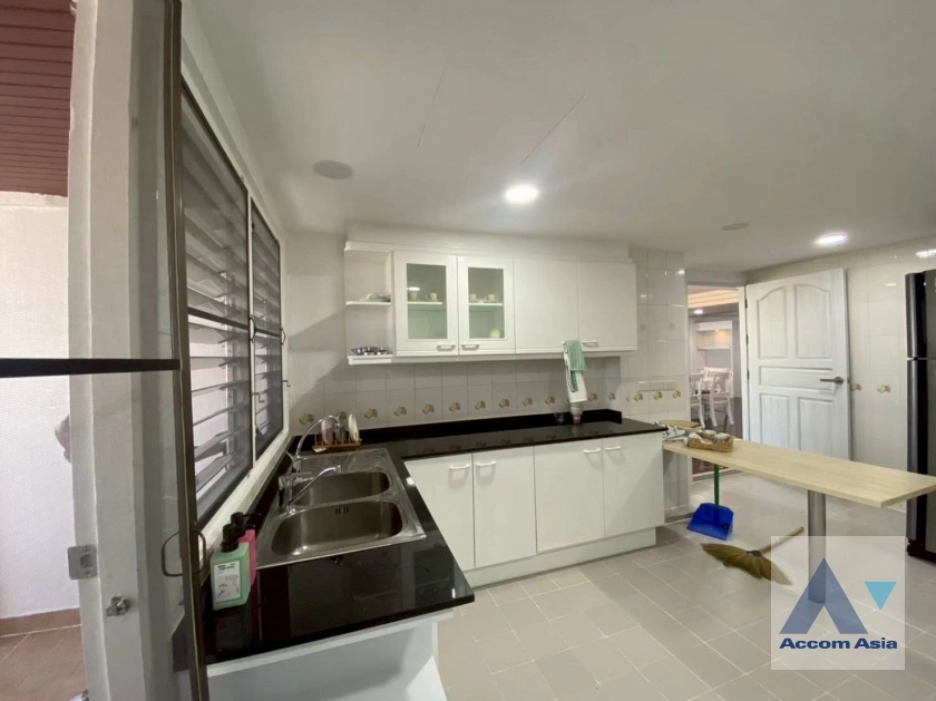  1  3 br Apartment For Rent in Sukhumvit ,Bangkok BTS Thong Lo at Suite For Family AA21427