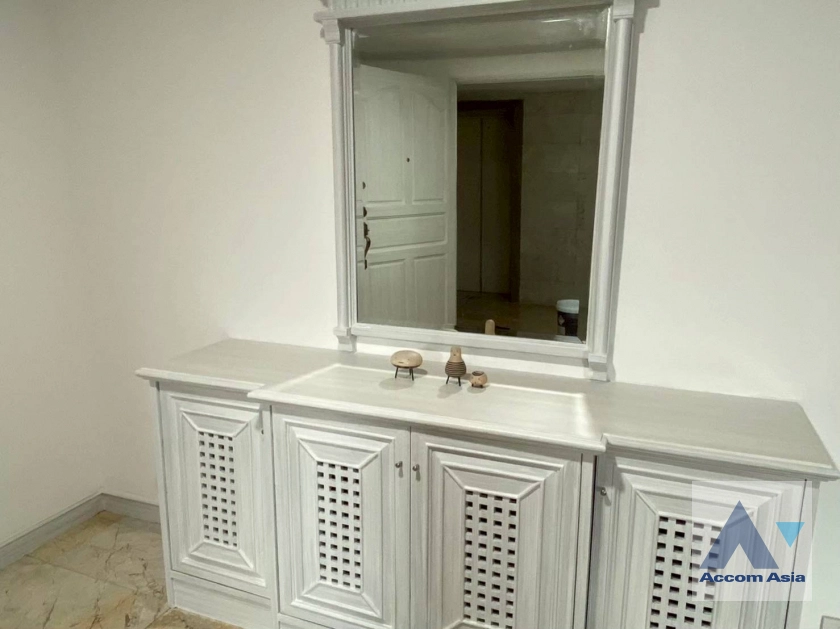 10  3 br Apartment For Rent in Sukhumvit ,Bangkok BTS Thong Lo at Suite For Family AA21427