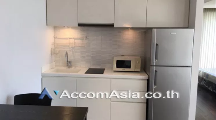  1 Bedroom  Condominium For Rent in Ploenchit, Bangkok  near BTS Ratchadamri (AA21430)