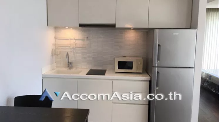unit 1 Bedroom  Condominium For Rent in Ploenchit, Bangkok  near BTS Ratchadamri (AA21430)