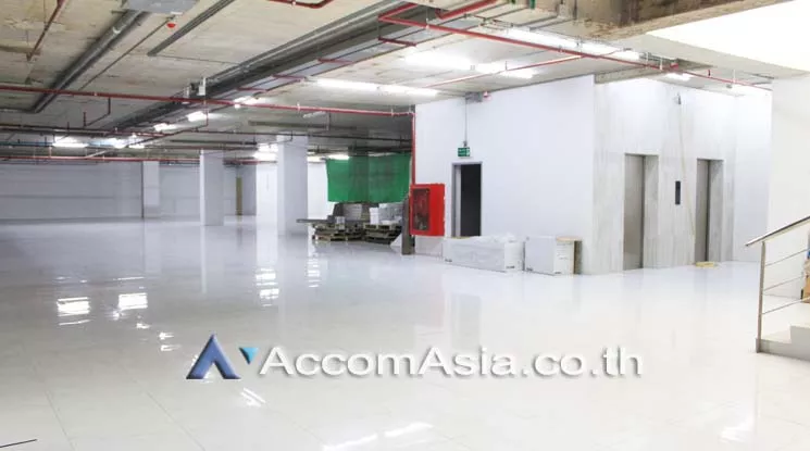  1  Retail / Showroom For Rent in Sukhumvit ,Bangkok BTS Phrom Phong at US Tower AA21437