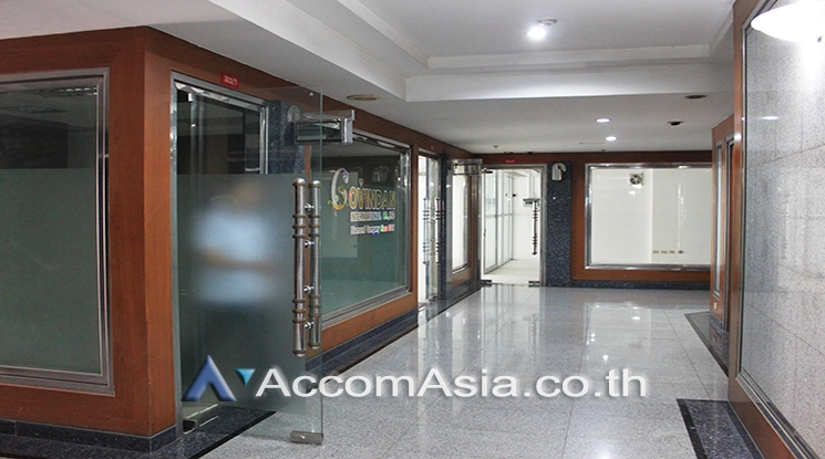 unit Office space For Rent in Silom, Bangkok  near BTS Chong Nonsi (AA21439)