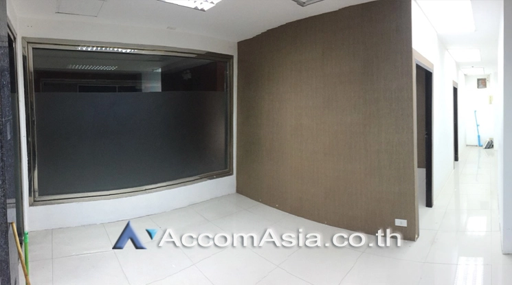  1  Office Space For Rent in Silom ,Bangkok BTS Chong Nonsi at Surawong Watthanakhan Building AA21439