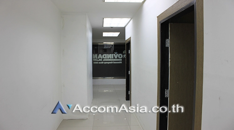 6  Office Space For Rent in Silom ,Bangkok BTS Chong Nonsi at Surawong Watthanakhan Building AA21439