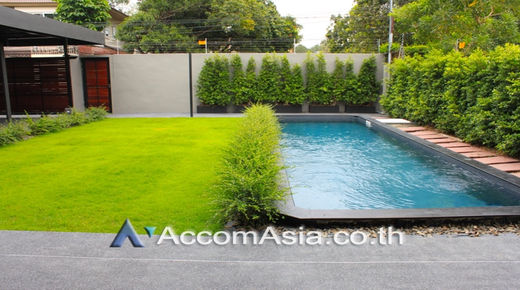  1  4 br House for rent and sale in Sukhumvit ,Bangkok BTS Phra khanong AA21472