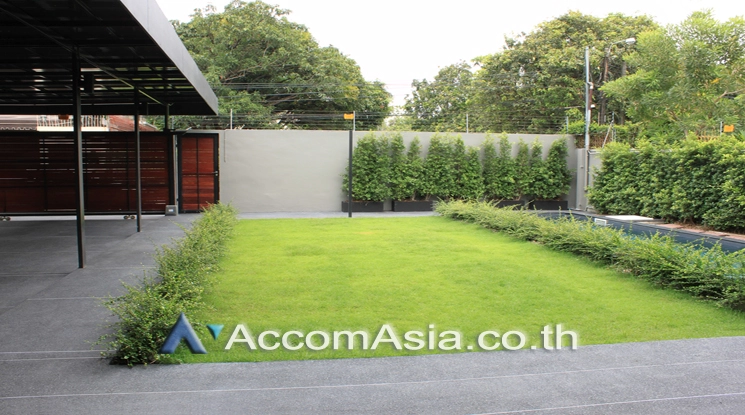 Private Swimming Pool, Pet friendly |  4 Bedrooms  House For Rent in Sukhumvit, Bangkok  near BTS Phra khanong (AA21472)