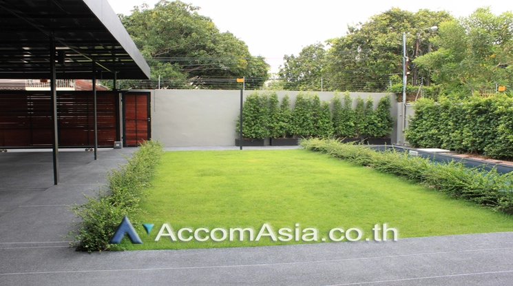  1  4 br House for rent and sale in Sukhumvit ,Bangkok BTS Phra khanong AA21472