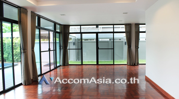 Private Swimming Pool, Pet friendly |  4 Bedrooms  House For Rent in Sukhumvit, Bangkok  near BTS Phra khanong (AA21472)