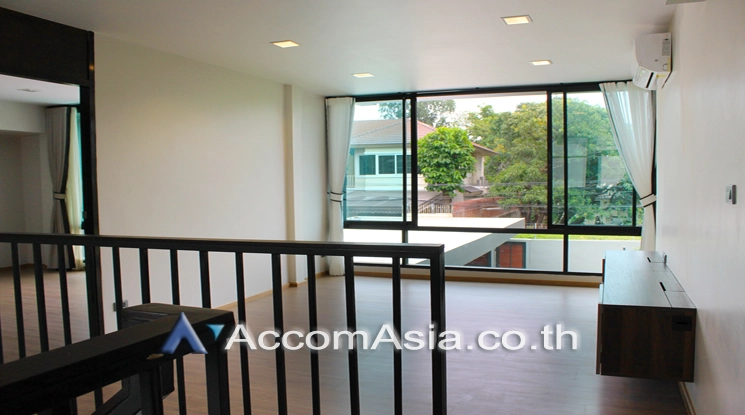 10  4 br House for rent and sale in Sukhumvit ,Bangkok BTS Phra khanong AA21472