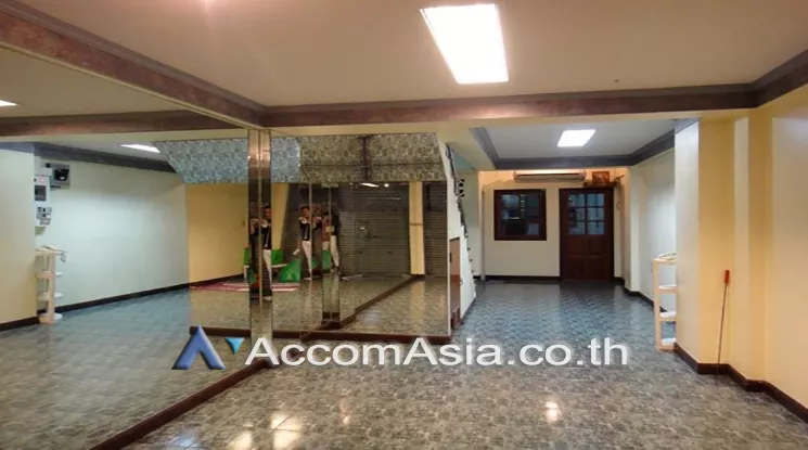 unitHome Office |  7 Bedrooms  Shophouse For Rent in Silom, Bangkok  near BTS Chong Nonsi (AA21477)