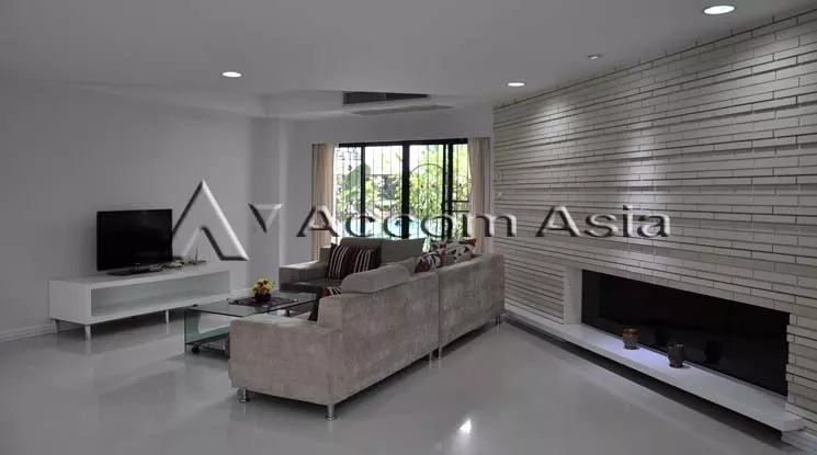 unit 3 Bedrooms  Apartment For Rent in Sukhumvit, Bangkok  near BTS Asok - MRT Sukhumvit (2016001)